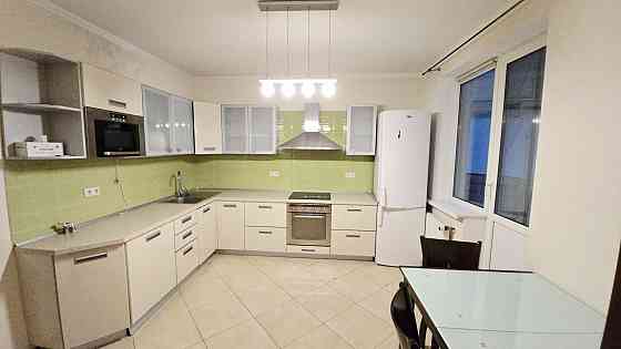 Продаж Квартира 4-кімнатна, 6/10 поверх на Почайнинська вул., д. 25/49 Киев