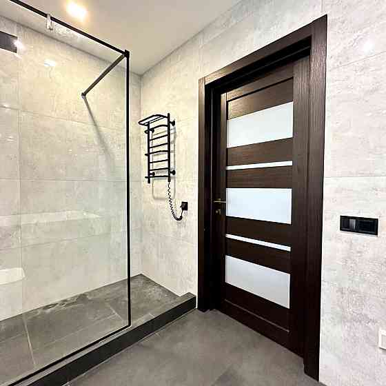 Продаж Квартира 6-кімнатна, 24/25 поверх на Ахматової Анни вул., д. 22 Київ