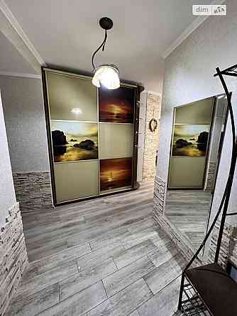 Оренда Квартира 2-кімнатна, 8/15 поверх на Драгоманова ул., 31 в Київ