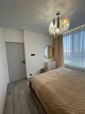 Продаж Квартира 3-кімнатна, 10/10 поверх на Алімпія Галика, 75 Kiev