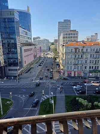 Продаж Квартира 3-кімнатна, 7/8 поверх на Басейна, 17 Київ