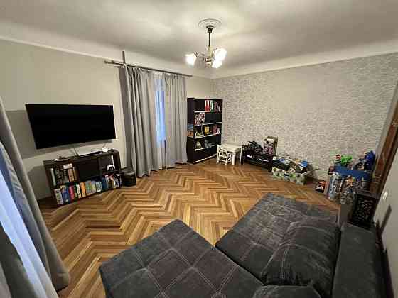 Продаж Квартира 2-кімнатна, 1/3 поверх на Донецька вул., д. 18/2 Киев