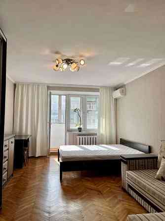 Оренда Квартира 1-кімнатна, 5/6 поверх на ул. Саксаганского Kiev