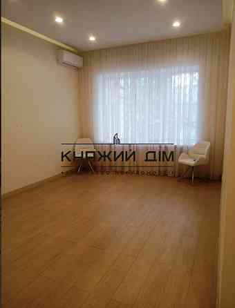 Оренда офісне приміщення на вул. Печенежская ул./Печенізька поверх - 1/10 Київ