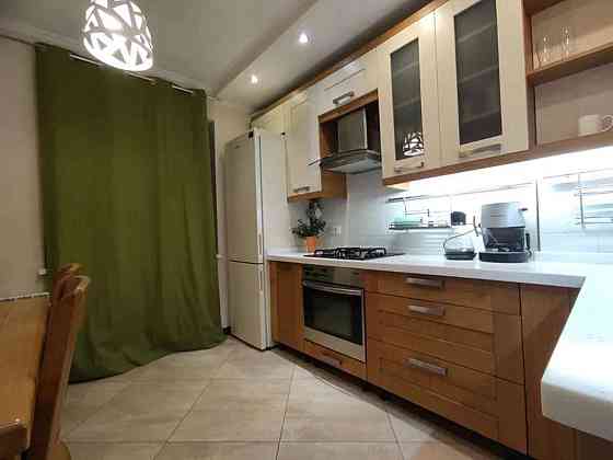 Оренда Квартира 3-кімнатна, 8/9 поверх на ул. Академика Ромоданова Київ