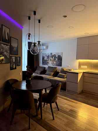 Продаж Квартира 2-кімнатна, 12/24 поверх на Джона Маккейна вул., д. 3-А Kiev