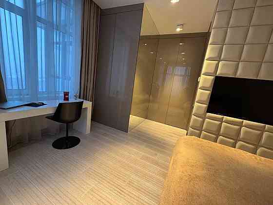 Продаж Квартира 4-кімнатна, 19/30 поверх на Андрія Верхогляда вул., д. 20а Київ