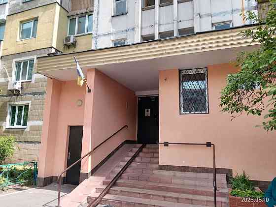 Оренда Квартира 1-кімнатна, 15/16 поверх на Драгоманова, 40б Київ