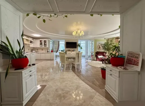 Продаж Квартира 2-кімнатна, 3/8 поверх на Слобідська Krykhivtsi