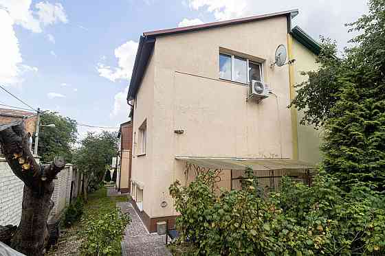 Продаж Будинок 10-кімнатний на вул. Варшавська Львів