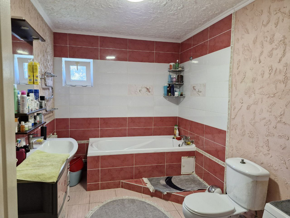 Семейный дом с детской площадкой и гаражом на тихой улице Нерубайське - фото 14