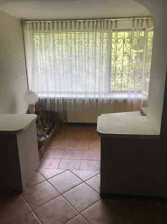 Продаж Квартира 3-кімнатна, 1/5 поверх на Берестейський вул., д. 43-А Київ