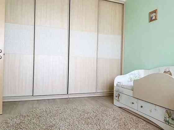 Оренда Квартира 3-кімнатна, 23/30 поверх на ул. Александра Мишуги Киев