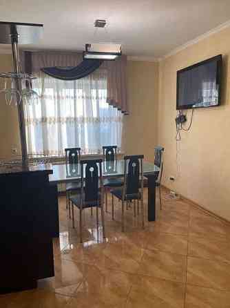 Оренда Квартира 3-кімнатна, 16/24 поверх на ул. Нежинская Kiev