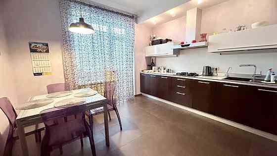 Продаж Квартира 3-кімнатна, 2/9 поверх на Космическая ул., 9А Дніпро