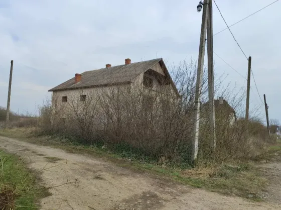 Продажа 2-этажный Дом с участком 15 сот 240 кв.м 4 комн. на Яноша Араня Тисаашвань