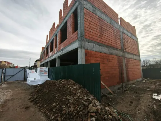 Продажа Торгово-офисный центр площадь 380 кв.м 1-й этаж на Андрія Палая 2А Ужгород