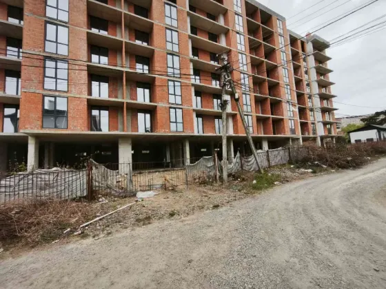 Продаж 1к Квартира 41 кв.м Миколи Леонтовича 11б Ужгород