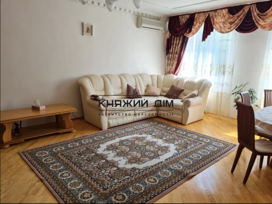 Оренда 3-кім. розд. квартири на Саперно-слобідській. Код об'єкту:11200122 Київ