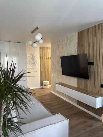 Продаж Квартира 3-кімнатна, 5/5 поверх на Голосіївський вул., д. 126 к3 Kiev