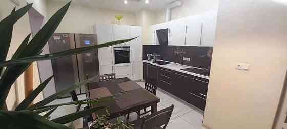 Оренда Квартира 3-кімнатна, 19/25 поверх на ул. Кудряшова Kiev