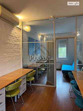 Оренда Будинок 4-кімнатний на Чорновола В'ячеслава вул., 2 Київ