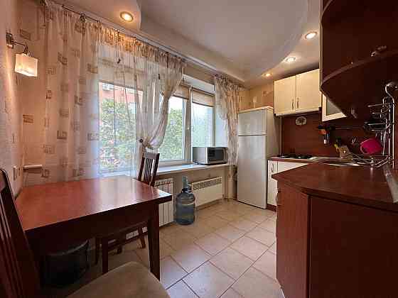 Оренда Квартира 2-кімнатна, 5/5 поверх на Кирило-Мефодіївська, 15 Київ