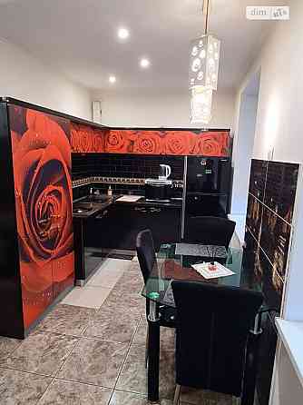 Оренда Квартира 2-кімнатна, 1/5 поверх на Каденюка, 3а Киев