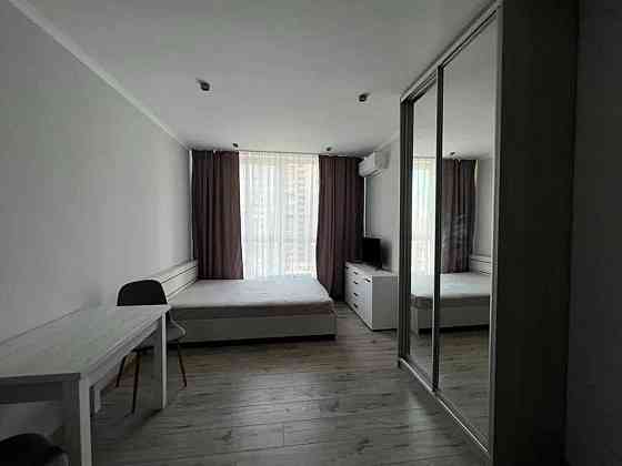 Оренда Квартира, 13/25 поверх на ул. Ревуцкого Київ