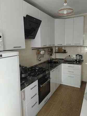 Оренда Квартира 3-кімнатна, 6/9 поверх на Кубанської України, 45в Киев