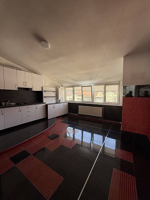 Продається простора 1-кімнатна квартира — 76 м #178; | на вул. Квітки Цісик Тернопіль - фото 1