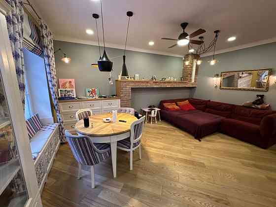 Продаж Квартира 3-кімнатна, 1/5 поверх на Миколи Міхновського вул., д. 14 Київ