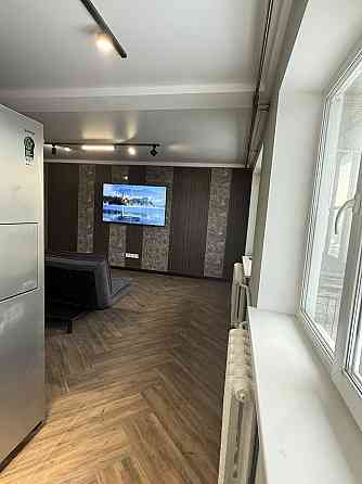 Продаж Квартира 3-кімнатна, 5/5 поверх на Воскресенський вул., д. 15А Kiev