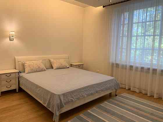 Оренда Квартира 4-кімнатна, 1/4 поверх на Успенская, 2/1 Одеса