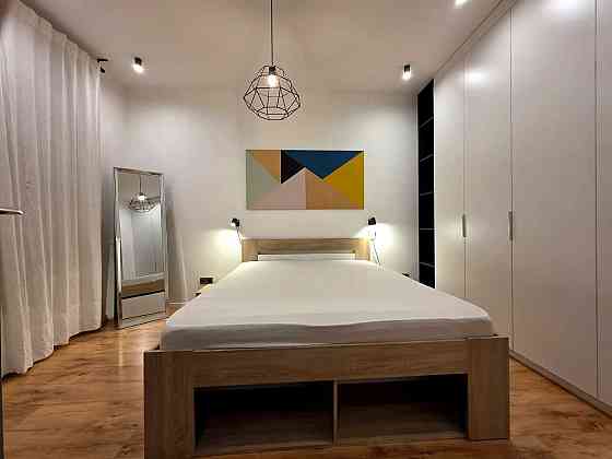 Продаж Квартира 1-кімнатна, 5/24 поверх на Феодосійська вул., д. 2Л Kiev