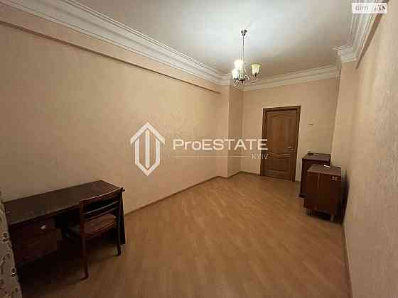 Продаж Квартира 3-кімнатна, 5/5 поверх на вул. Харьковское Київ