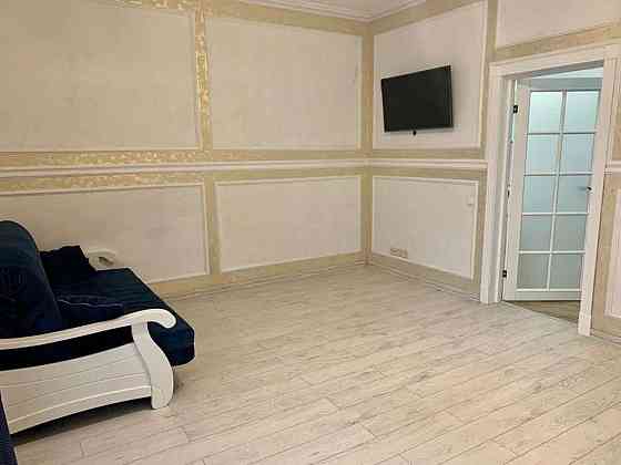 Оренда Квартира 3-кімнатна, 12/14 поверх на ул. Златоустовская Киев