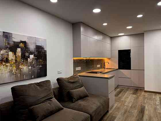 Продаж Квартира 2-кімнатна, 12/24 поверх на Джона Маккейна вул., д. 3-А Kiev