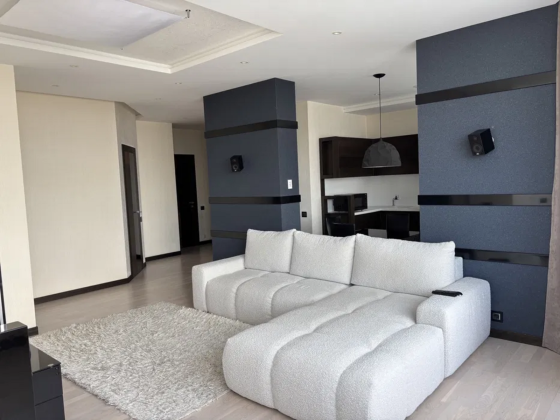 Оренда Квартира 3-кімнатна, 19/25 поверх на вул. Генерала Шаповала, 2 Киев