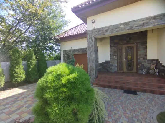 Оренда 2-поверховий Будинок з ділянкою 6 сот 268 кв.м 4 кімн. на Тернопільська Ужгород