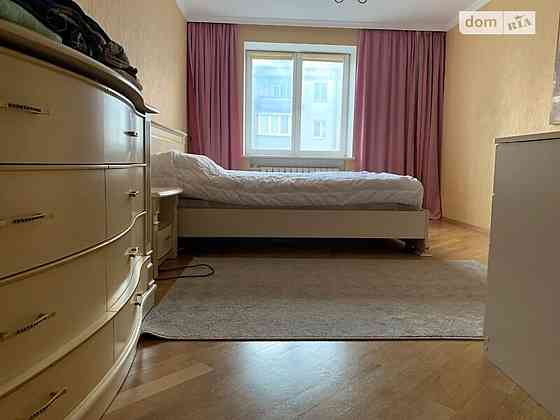 Оренда Квартира 3-кімнатна, 5/20 поверх на вул. Тополева, 4-8 Київ