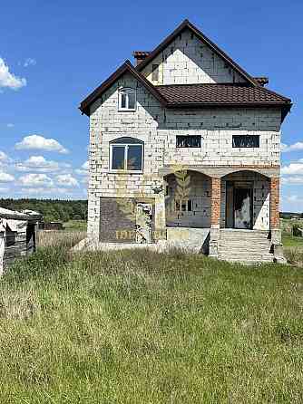 Продаж Будинок 8-кімнатний 