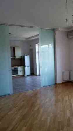 Оренда Квартира 3-кімнатна, 7/7 поверх на ул. Назаровская Киев