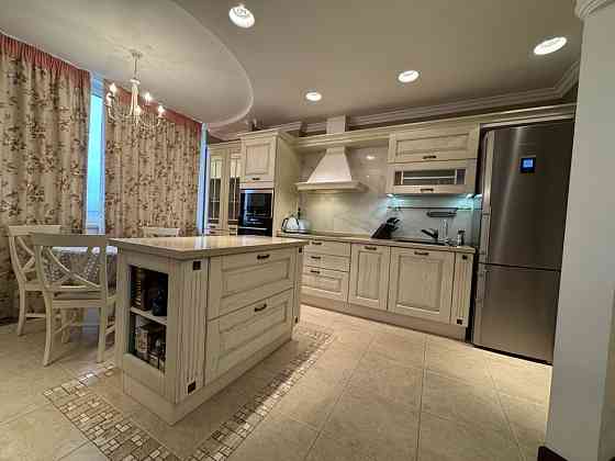 Продаж Квартира 4-кімнатна, 15/17 поверх на Касіяна Василя вул., д. 2/1 Kiev