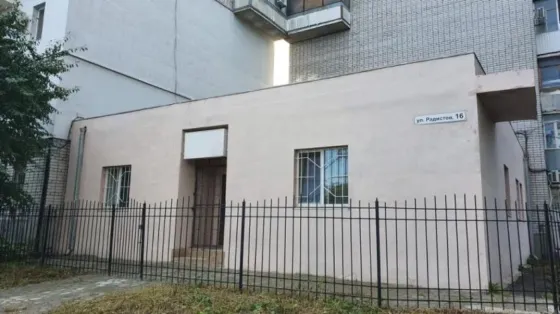 Продаж Окрема будівля / частина будівлі площа 161 кв.м 1-й поверх на Радистів Дніпро