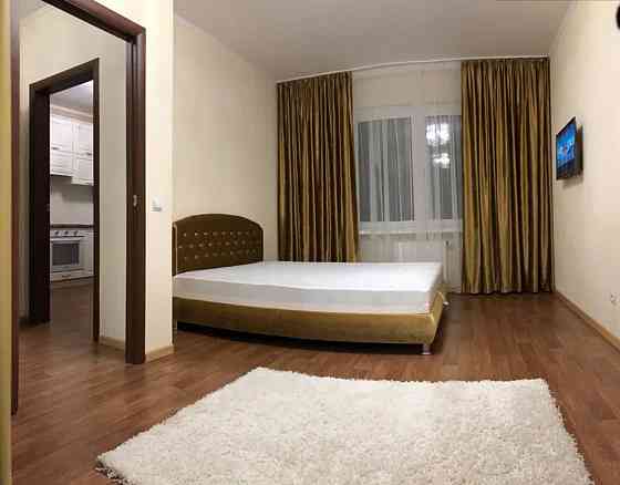 Оренда Квартира 1-кімнатна, 24/25 поверх на Софії Русової, 7г Киев