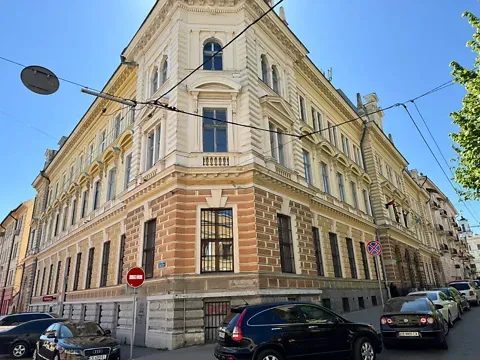 Здається    Чернівці Поштова вулиця Чернівці - фото 6