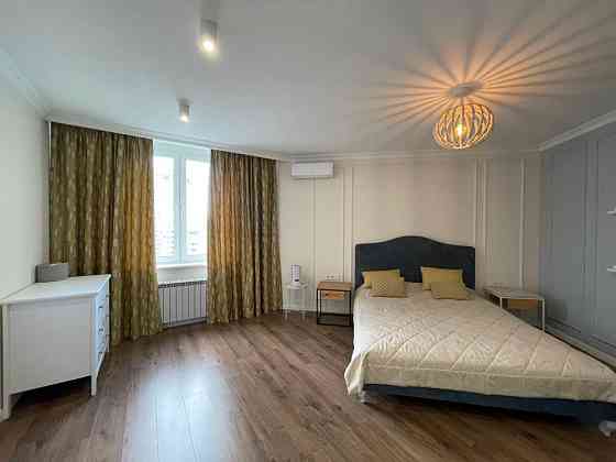 Продаж Квартира 3-кімнатна, 10/25 поверх на Вишгородська вул., д. 45 Київ