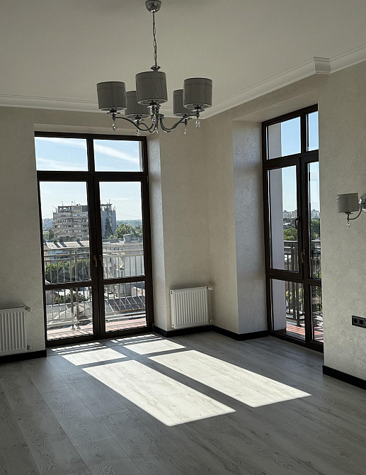 Продаж Квартира 3-кімнатна, 8/10 поверх на Заславского ул. Одеса - фото 1