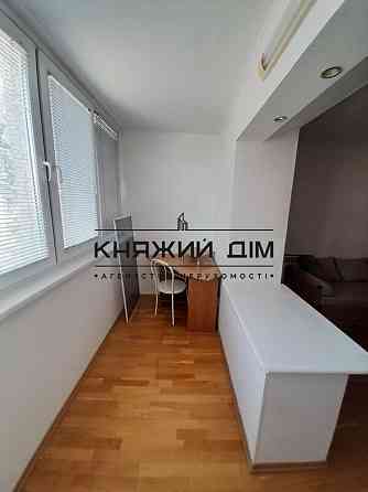 Оренда Квартира 3-кімнатна, 4/12 поверх на Тургеневская ул. Київ